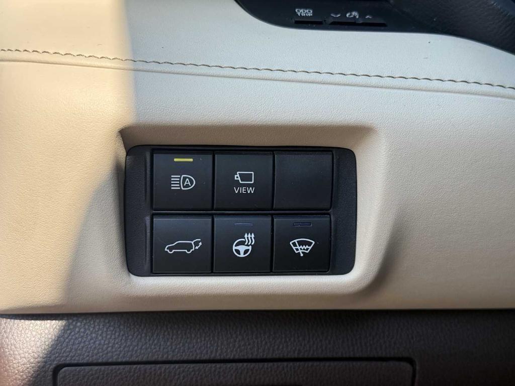 used 2020 Toyota Highlander car, priced at $30,995