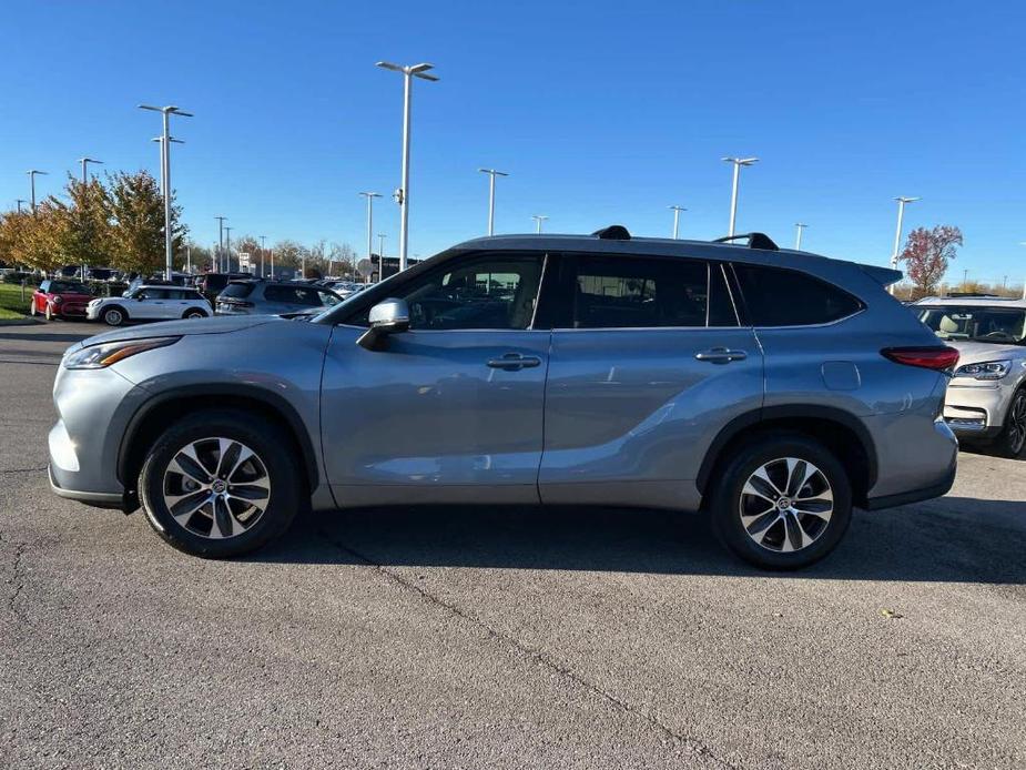 used 2021 Toyota Highlander car, priced at $36,995