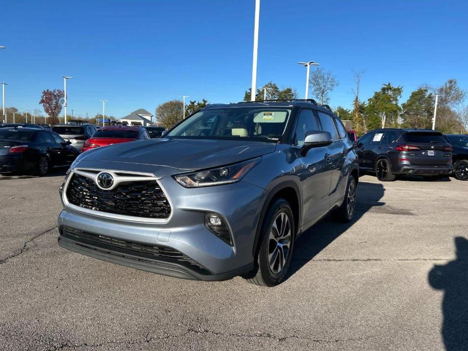 used 2021 Toyota Highlander car, priced at $36,995