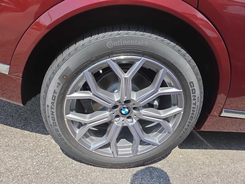 new 2026 BMW X7 car, priced at $93,105