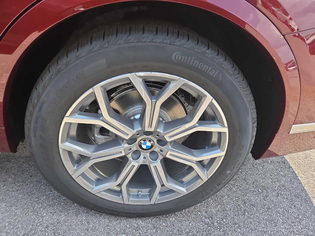 new 2026 BMW X7 car, priced at $93,105