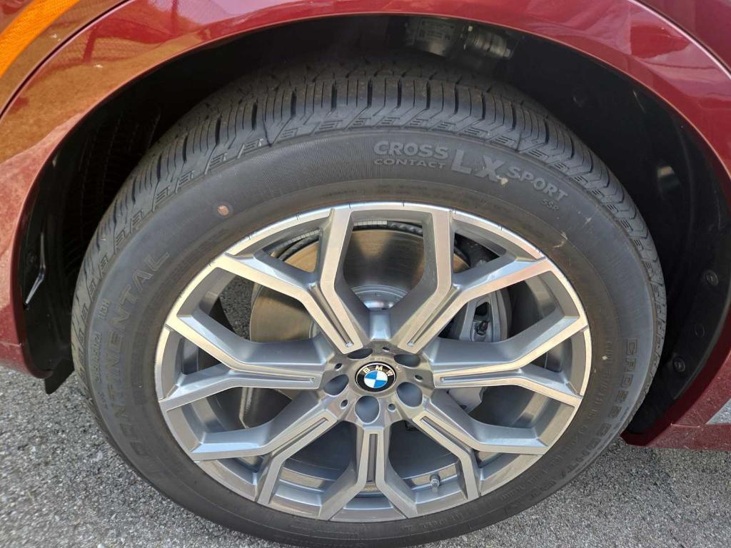new 2026 BMW X7 car, priced at $93,105