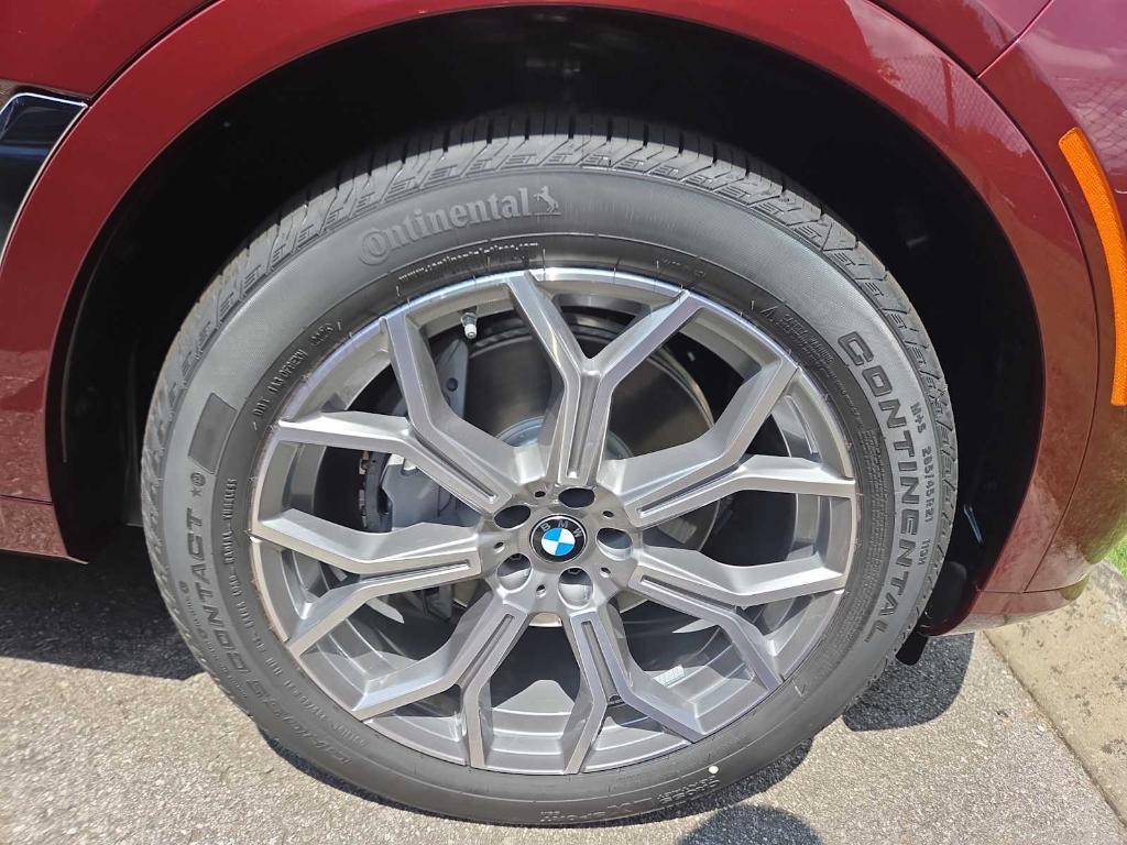 new 2026 BMW X7 car, priced at $93,105