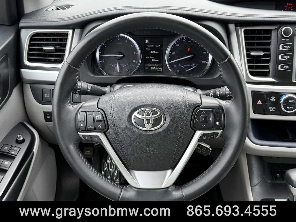 used 2019 Toyota Highlander car, priced at $26,364