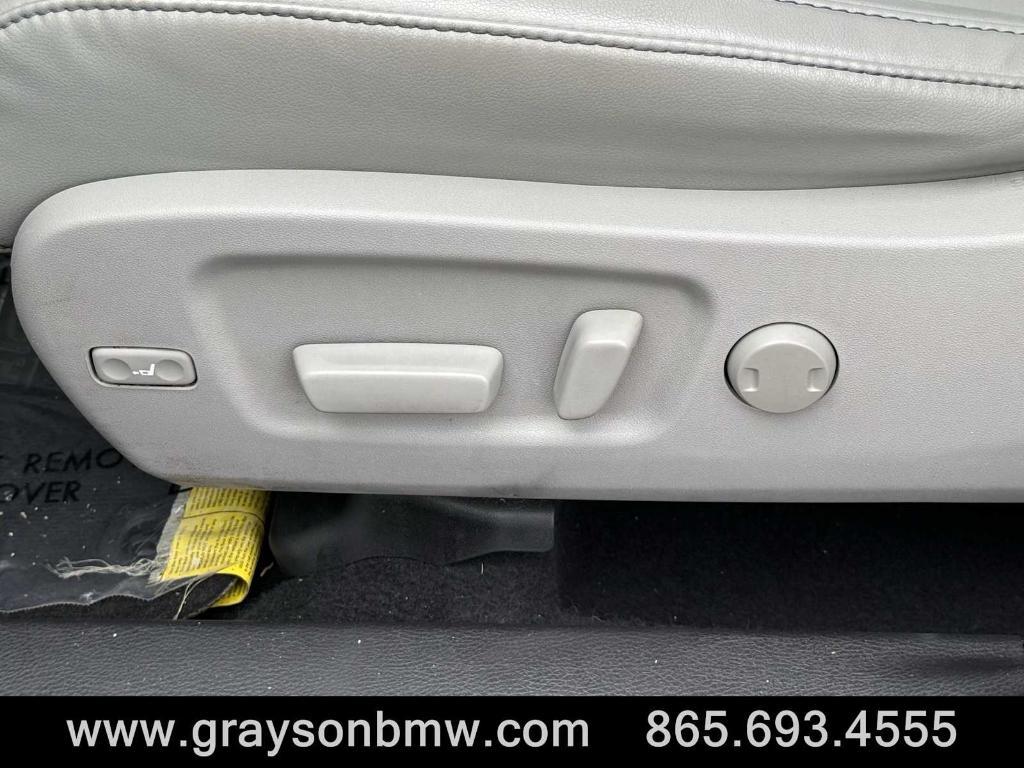 used 2019 Toyota Highlander car, priced at $26,364