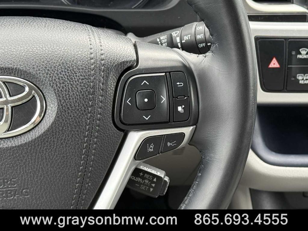 used 2019 Toyota Highlander car, priced at $26,364