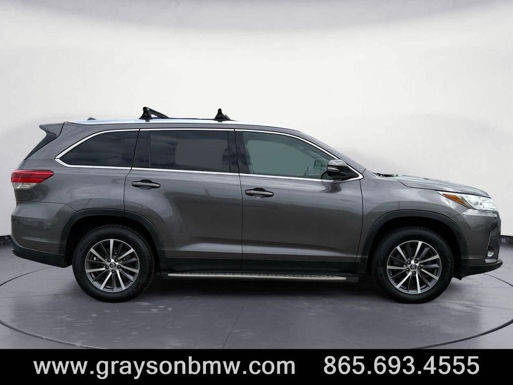 used 2019 Toyota Highlander car, priced at $26,364