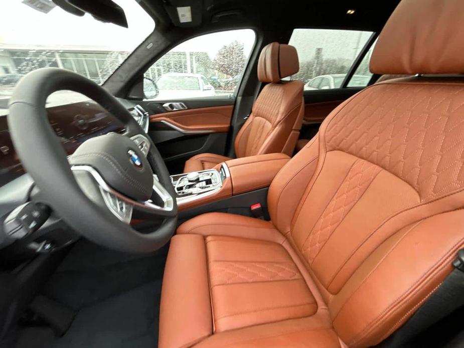 new 2025 BMW X7 car, priced at $98,090