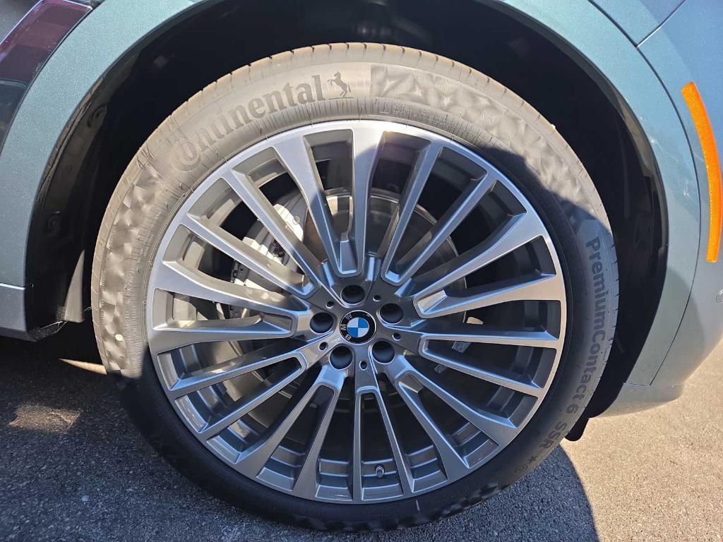 new 2026 BMW X7 car, priced at $96,525
