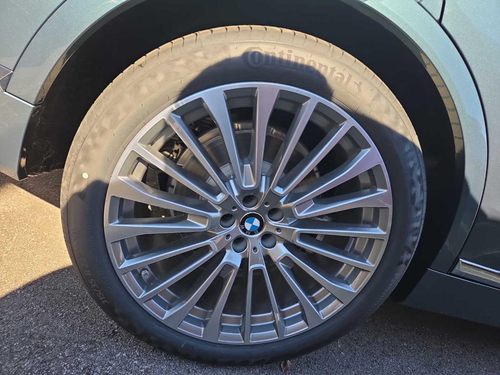 new 2026 BMW X7 car, priced at $96,525