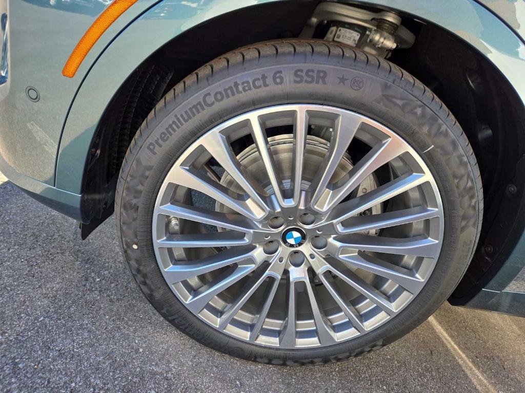 new 2026 BMW X7 car, priced at $96,525