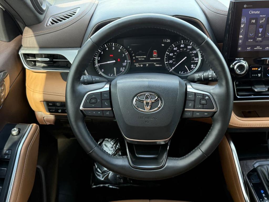 used 2021 Toyota Highlander car, priced at $35,732