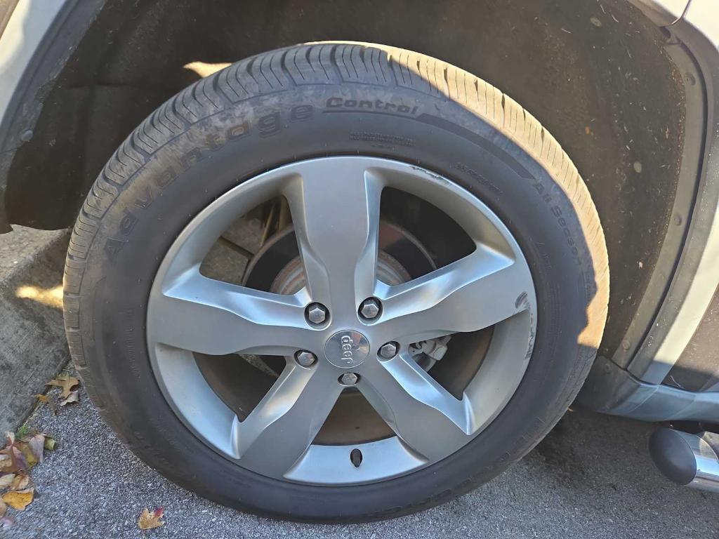 used 2011 Jeep Grand Cherokee car, priced at $9,000