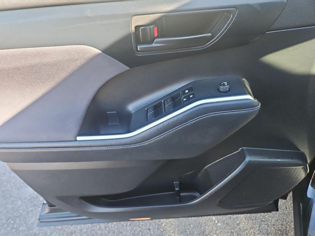 used 2023 Toyota Highlander Hybrid car, priced at $33,500