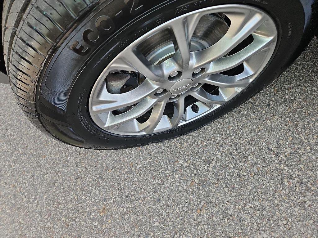 used 2019 Jeep Cherokee car, priced at $20,795