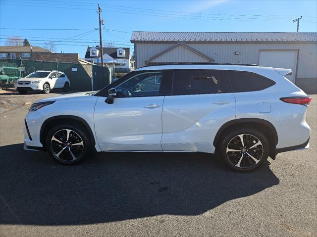 used 2021 Toyota Highlander car, priced at $34,995