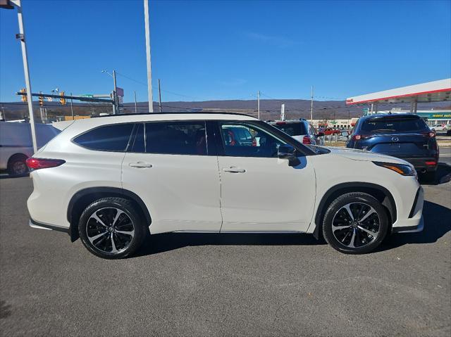 used 2021 Toyota Highlander car, priced at $34,995