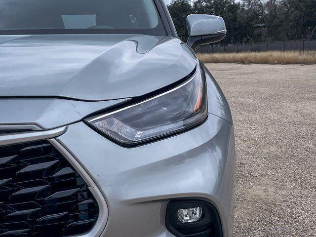 used 2021 Toyota Highlander car, priced at $28,492