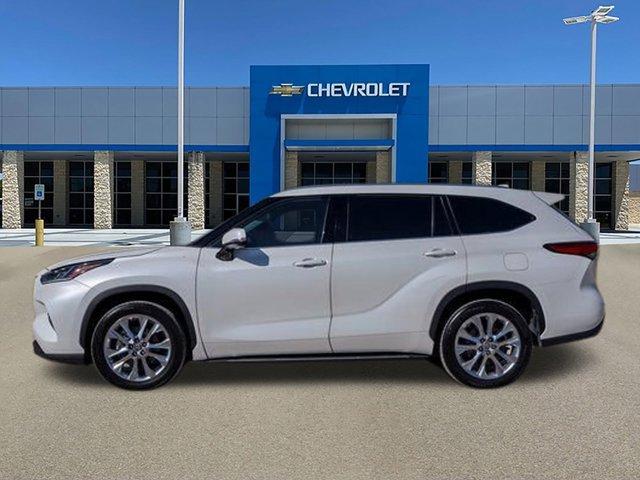 used 2020 Toyota Highlander car, priced at $33,993