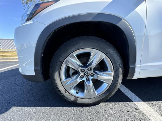 used 2018 Toyota Highlander car, priced at $24,485