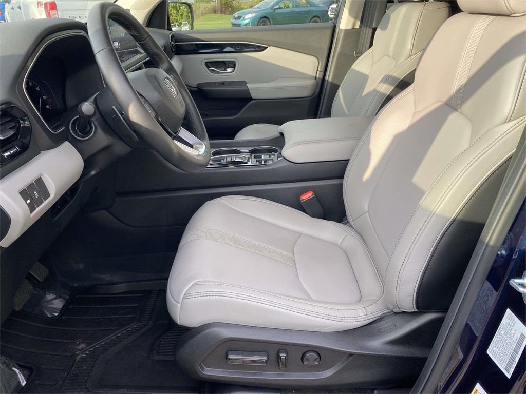 used 2025 Honda Pilot car, priced at $47,160