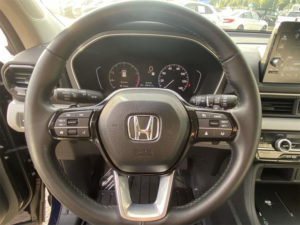 used 2025 Honda Pilot car, priced at $47,160