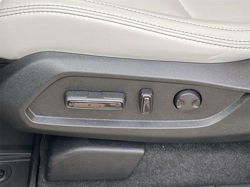 used 2025 Honda Pilot car, priced at $47,160