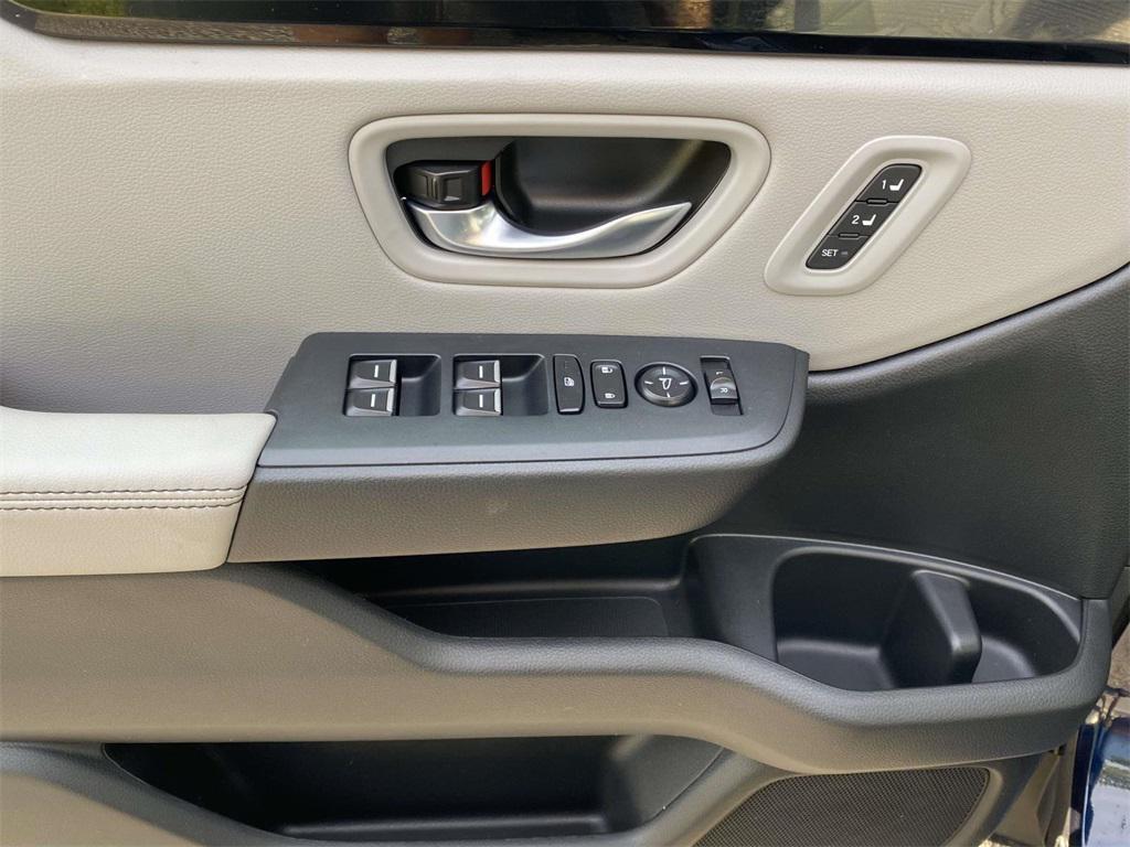 used 2025 Honda Pilot car, priced at $47,160
