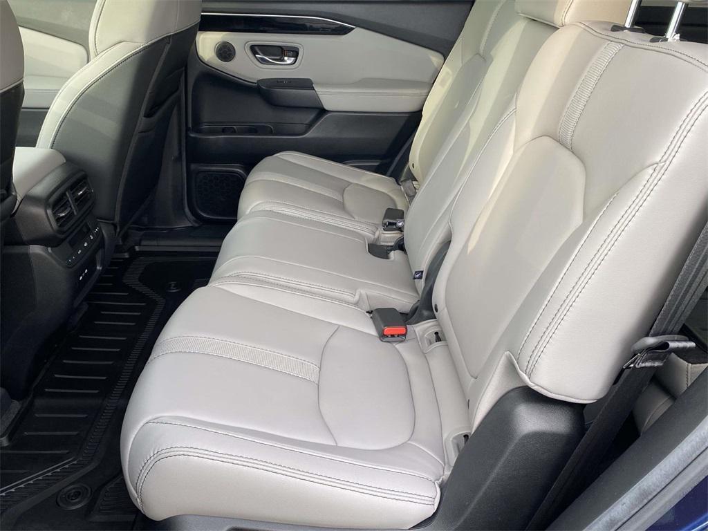 used 2025 Honda Pilot car, priced at $47,160