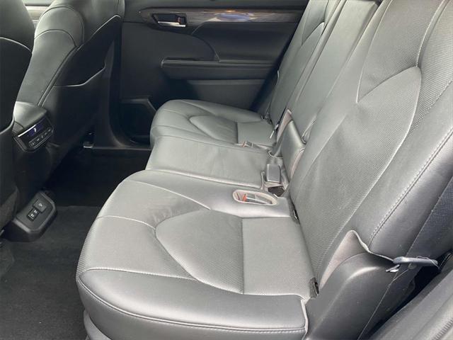 used 2021 Toyota Highlander car, priced at $33,313