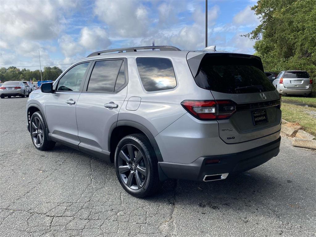 new 2025 Honda Pilot car, priced at $43,795