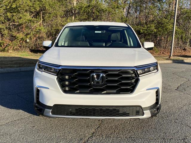 new 2025 Honda Pilot car, priced at $45,405
