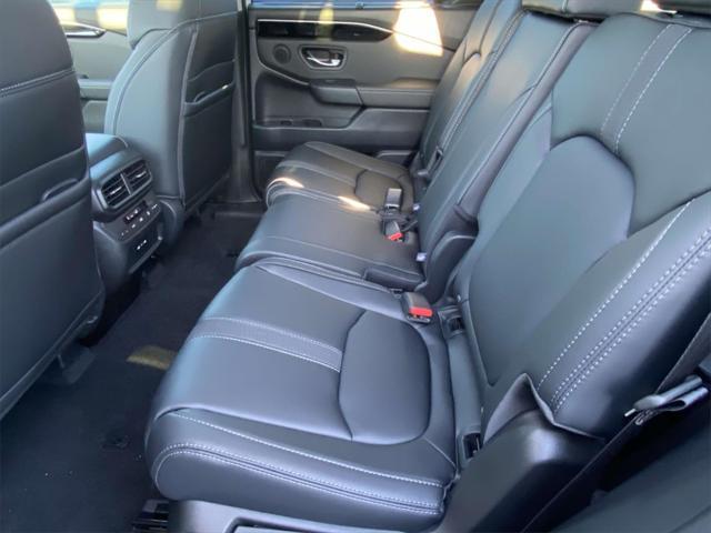 new 2025 Honda Pilot car, priced at $45,405