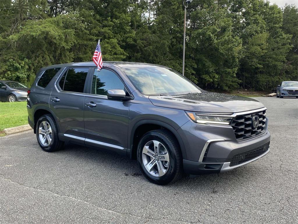 new 2025 Honda Pilot car, priced at $45,725
