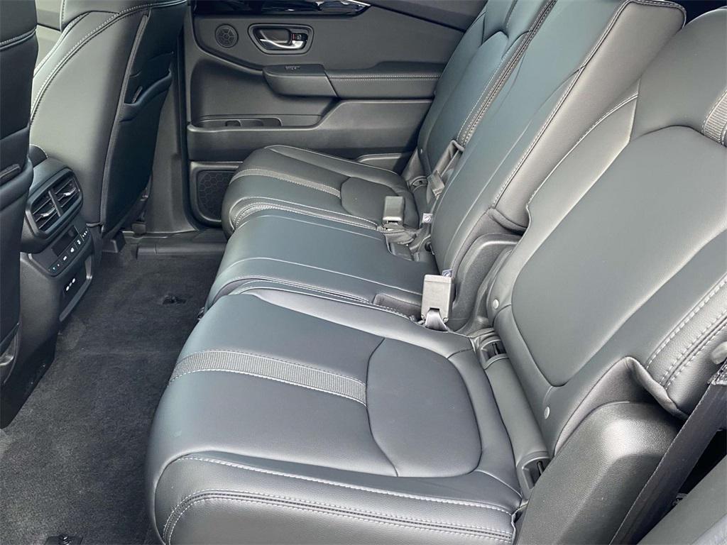 new 2025 Honda Pilot car, priced at $45,725