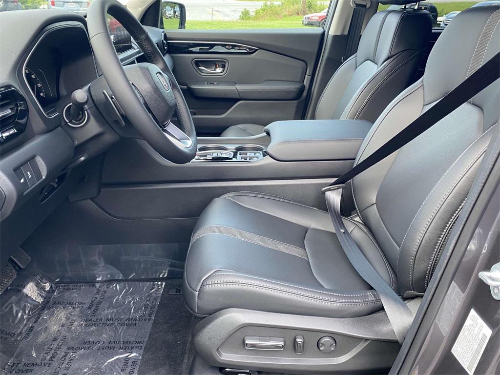 new 2025 Honda Pilot car, priced at $45,725