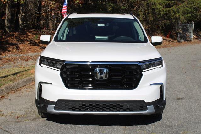 new 2025 Honda Pilot car, priced at $49,350