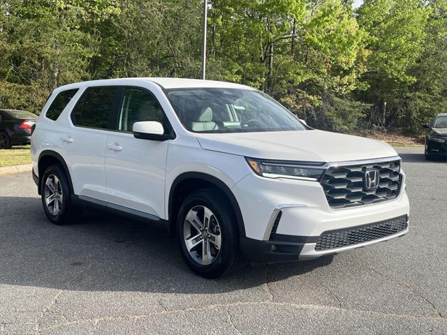 new 2025 Honda Pilot car, priced at $45,405