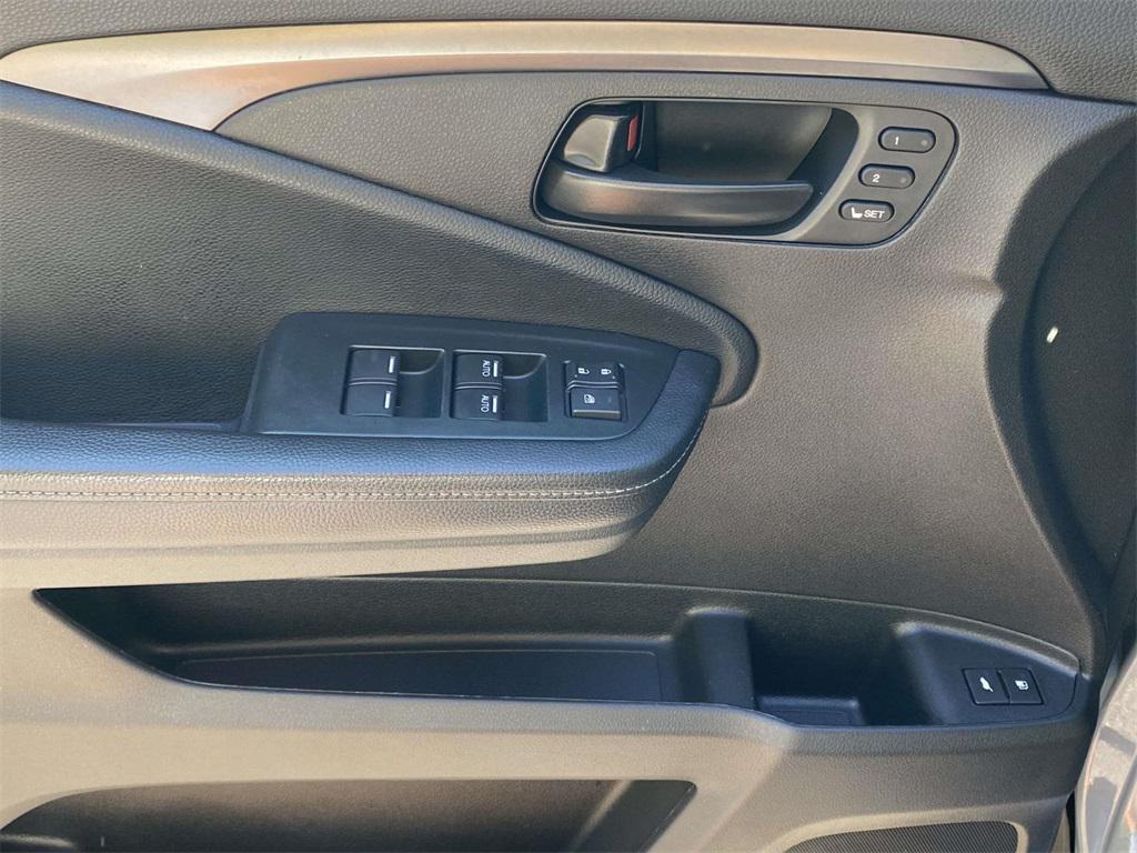 used 2022 Honda Passport car, priced at $33,406