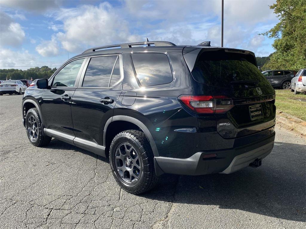 new 2025 Honda Pilot car, priced at $50,895
