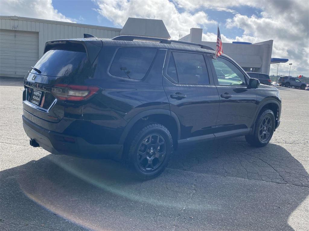 new 2025 Honda Pilot car, priced at $50,895