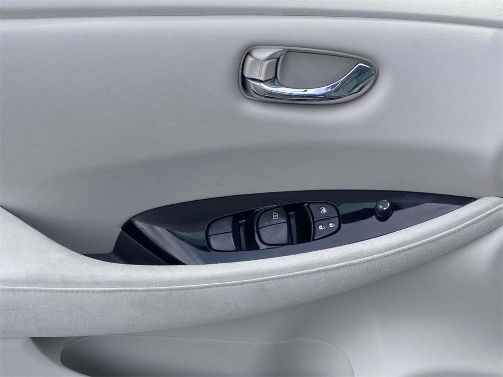 used 2013 Nissan Leaf car, priced at $5,700