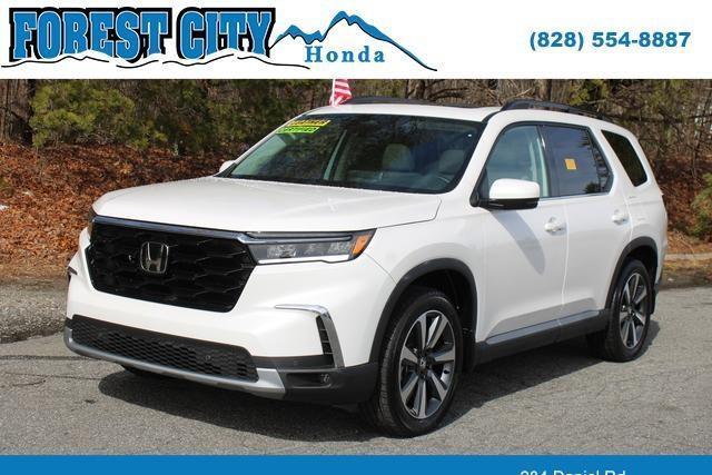 used 2025 Honda Pilot car, priced at $47,957