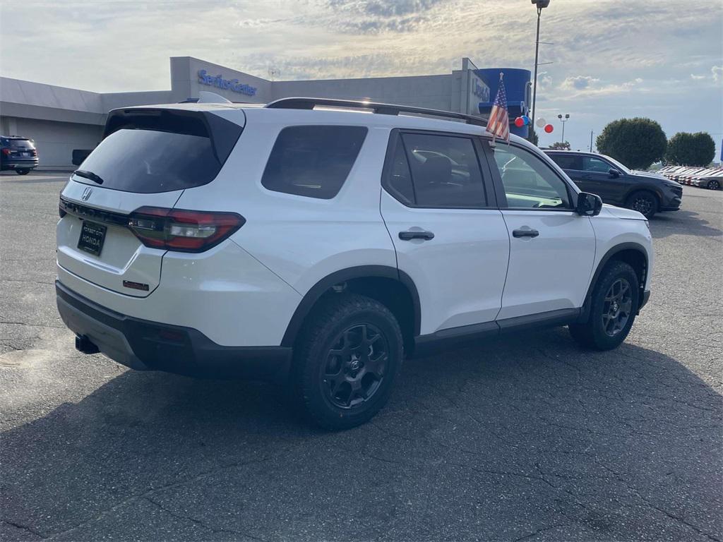 new 2025 Honda Pilot car, priced at $51,350