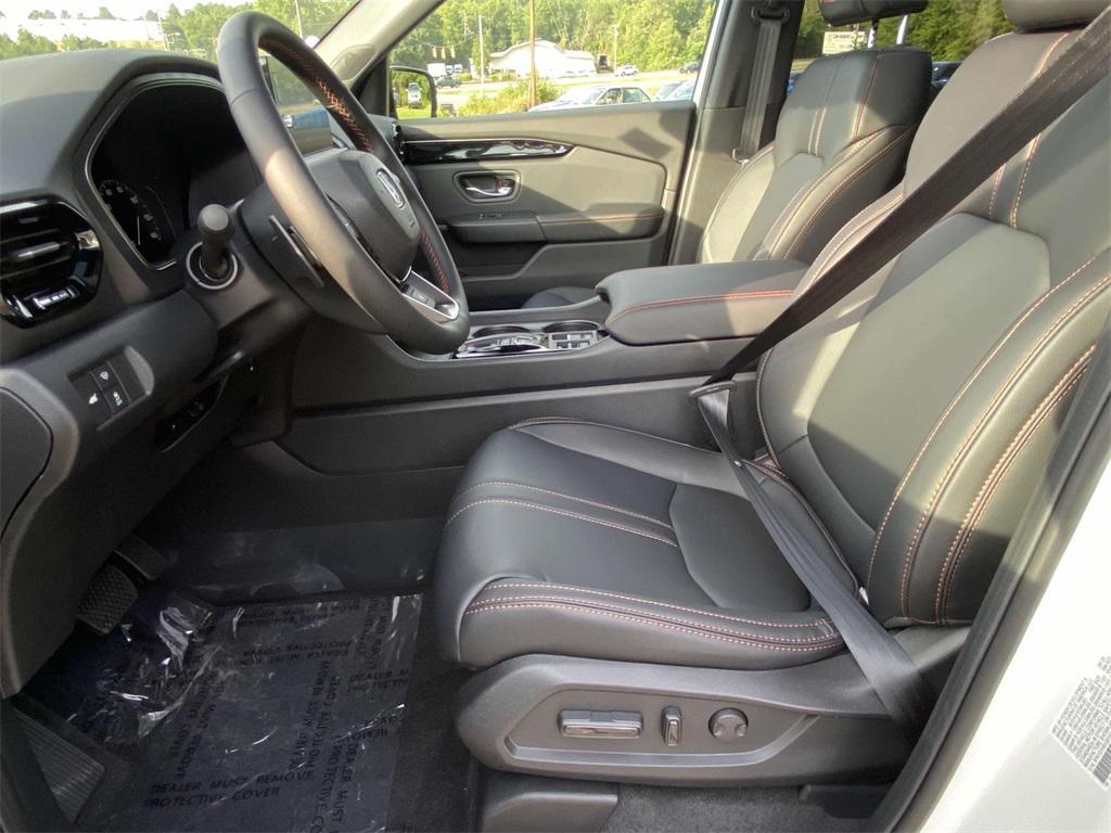 new 2025 Honda Pilot car, priced at $51,350