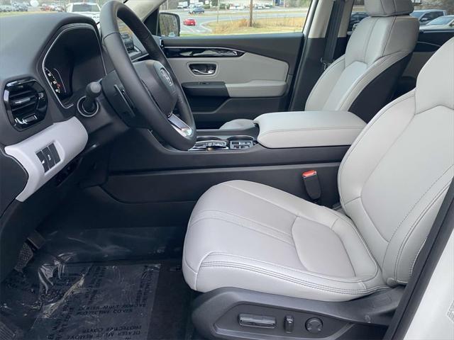 new 2025 Honda Pilot car, priced at $45,405