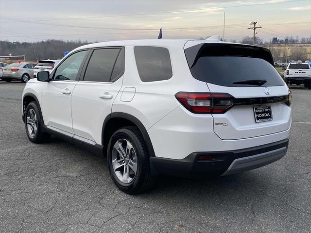 new 2025 Honda Pilot car, priced at $45,405