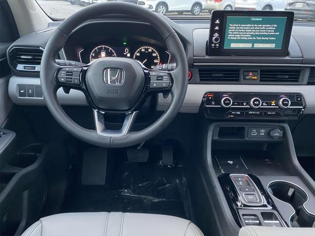 new 2025 Honda Pilot car, priced at $45,405