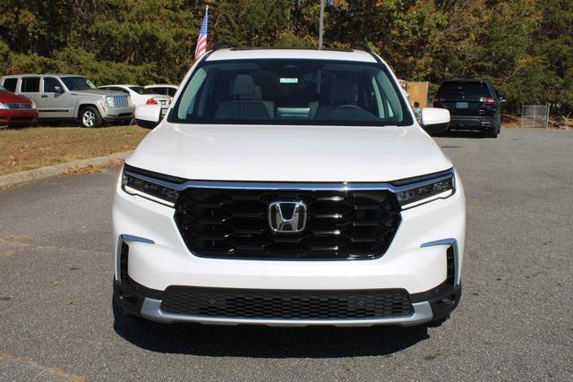 new 2025 Honda Pilot car, priced at $49,350