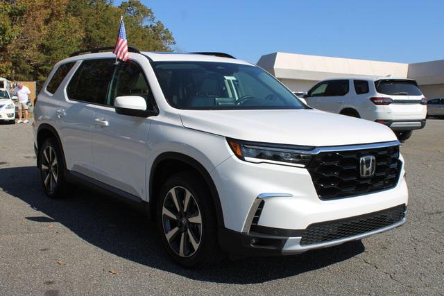 new 2025 Honda Pilot car, priced at $49,350